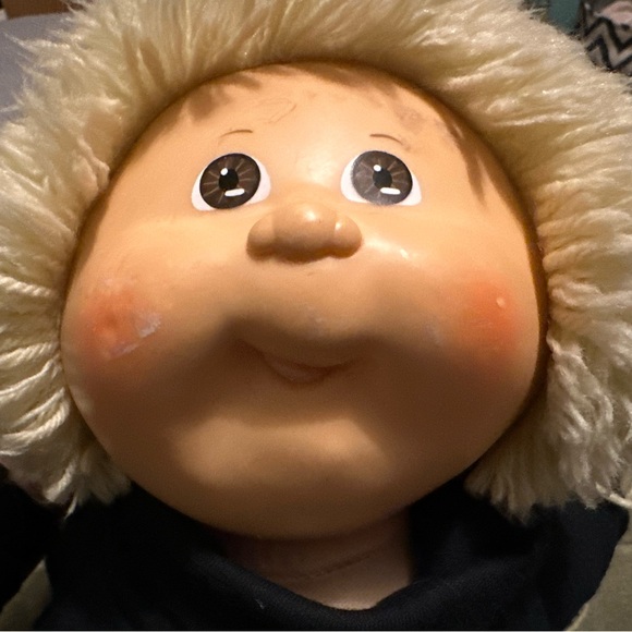 Hasbro Cabbage Patch Doll with Black Outfit and Orange Letter ‘M’ Vintage 1989 - Picture 8 of 8